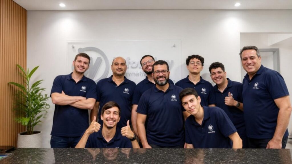 Equipe InforWay na recepção da empresa